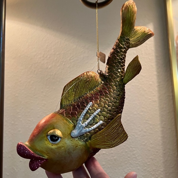 Lipstick Goldfish Ornaments - Picture 6 of 12